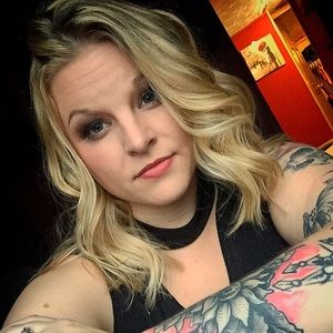 Meet your Posher, Carrie